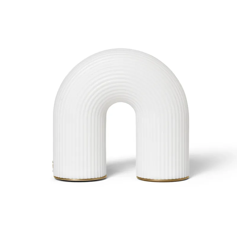 Vuelta portable bordslampa från Ferm Living Lågt pris