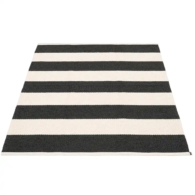 Beställ nu Bob matta Black/Vanilla 140 x 180 cm