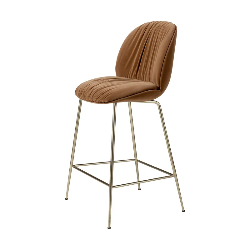 Snabb leverans Beetle Soft barstol 65 cm helklädd från GUBI